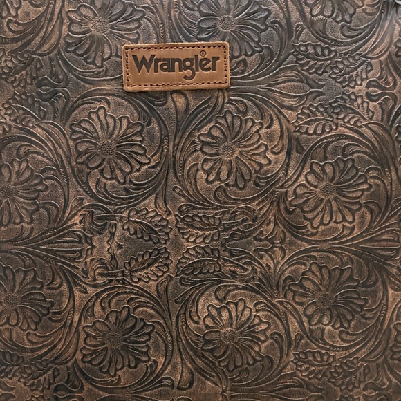 NWT Wrangler Floral Embossed Brown Fringe Shoulder Bag - Picture 8 of 9